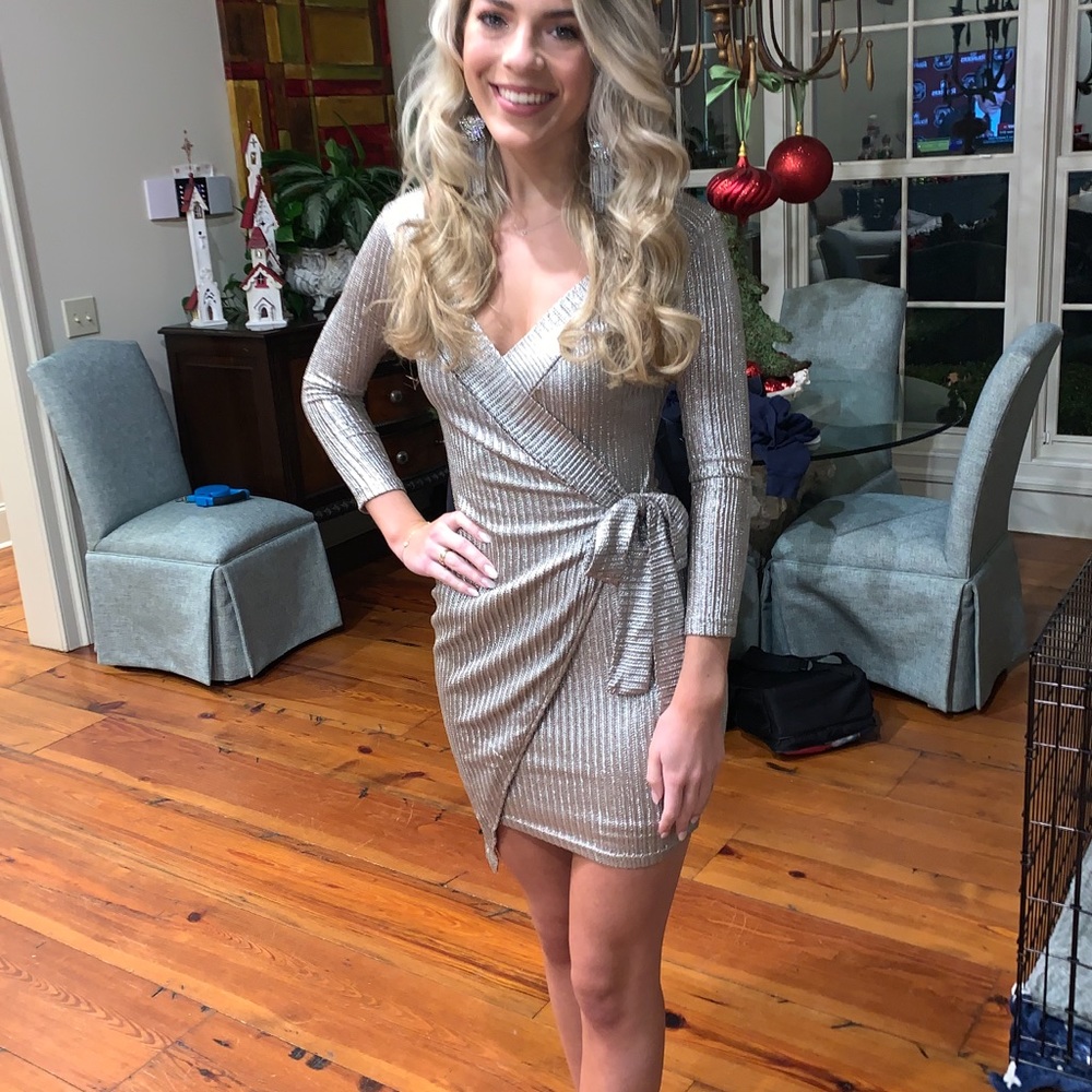 Saved By The Dress chain link wrap dress size small perfect for homecoming